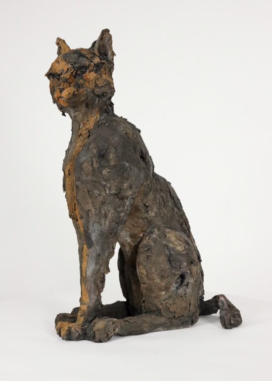 Sculpture animalière, Grès enfumé, résine, argile végétale, le sujet principal est chat, par Cécile Raynal, le nom de l'œuvre est Félin