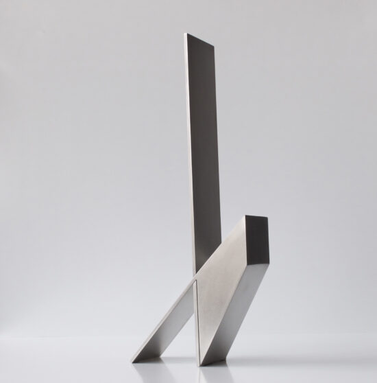 Sculpture minimaliste, Sculpture en acier inoxydable, par Julien Guarneri, le nom de l'œuvre est Compromis