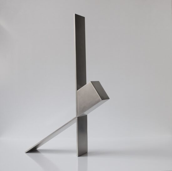 Sculpture minimaliste, Sculpture en acier inoxydable, par Julien Guarneri, le nom de l'œuvre est Crash test