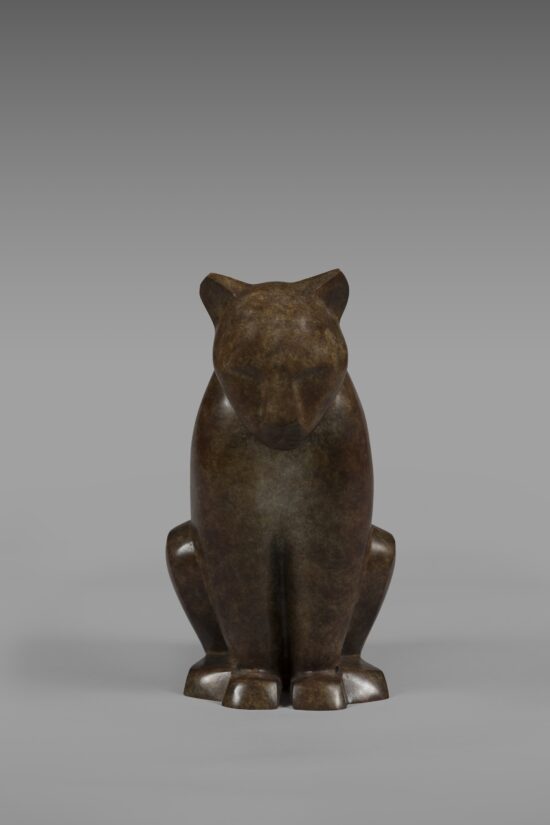 Sculpture figurative, Sculpture en bronze patiné, le sujet principal est chat, par Marie Louise Sorbac, le nom de l'œuvre est Afrika