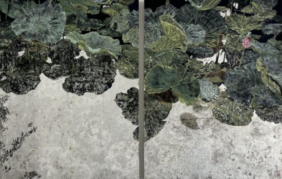 Peinture figurative, Pigments et feuilles d’argent sur panneaux marouflés de papier japonais, le sujet principal est Art et plantes, par Lumi Mizutani, le nom de l'œuvre est Lotus III – Étang de Shinobazu