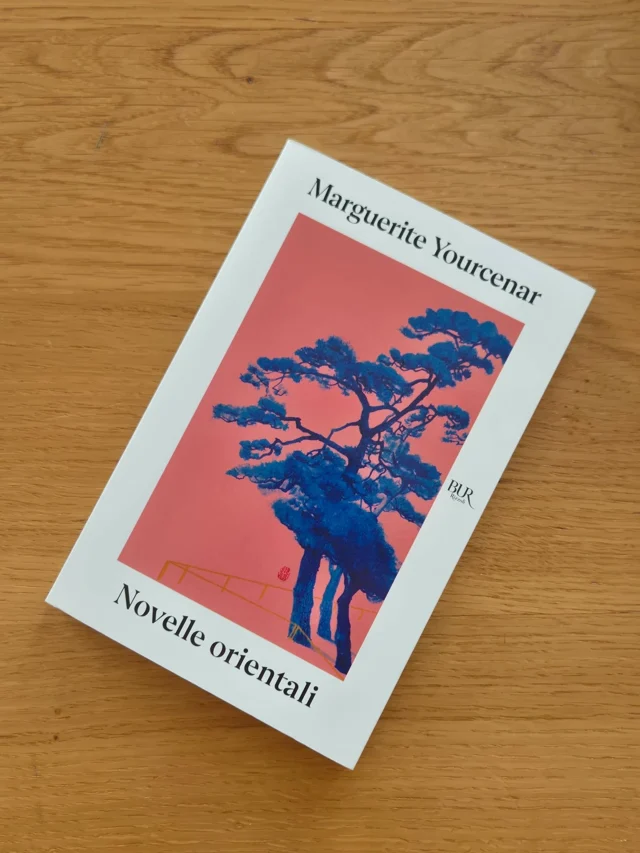 Quand l’art rencontre la littérature.
Une œuvre de Lumi Mizutani a été choisie pour la couverture de l’édition italienne de Nouvelles orientales de Marguerite Yourcenar, publiée par Rizzoli @rizzolibooks  sous le titre Novelle orientali.
Un dialogue tout en délicatesse entre l’univers visuel de l’artiste et l’imaginaire poétique du texte.***When art meets literature.
A work by Lumi Mizutani was selected for the cover of the Italian edition of Nouvelles orientales by Marguerite Yourcenar, published as Novelle orientali by Rizzoli.
A delicate dialogue between the artist’s visual world and the poetic imagination of the text.