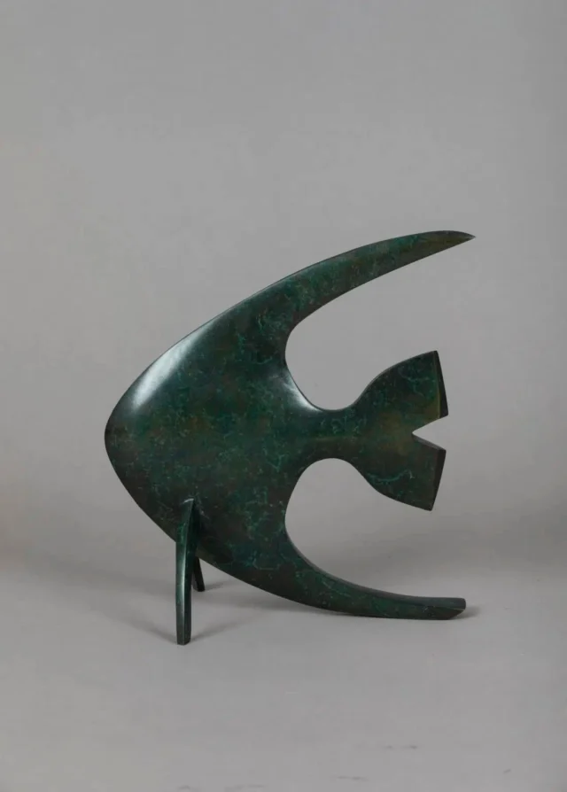 🐟 Simplicity, grace, and a touch of poetry come together in "Nemo", a bronze sculpture by Marie Louise Sorbac.Part of the artist’s animal sculpture series, "Nemo" celebrates the beauty of the natural world through the timeless figure of a fish. With refined lines and perfectly balanced proportions, Sorbac creates an expressive yet minimalist form, giving the animal a warm and distinctive presence.🔗 Discover more works by Marie Louise Sorbac via the link in bio!—🐟 Simplicité, grâce et poésie se rencontrent dans "Nemo", une sculpture en bronze de Marie Louise Sorbac.Issue de la série de sculptures animalières de l’artiste, "Nemo" célèbre la beauté du monde vivant à travers la figure intemporelle du poisson. Avec des lignes épurées et des proportions parfaitement équilibrées, Sorbac crée une forme à la fois expressive et minimaliste, donnant à l’animal une présence chaleureuse et singulière.🔗 Découvrez davantage d’œuvres de Marie Louise Sorbac via le lien en bio !